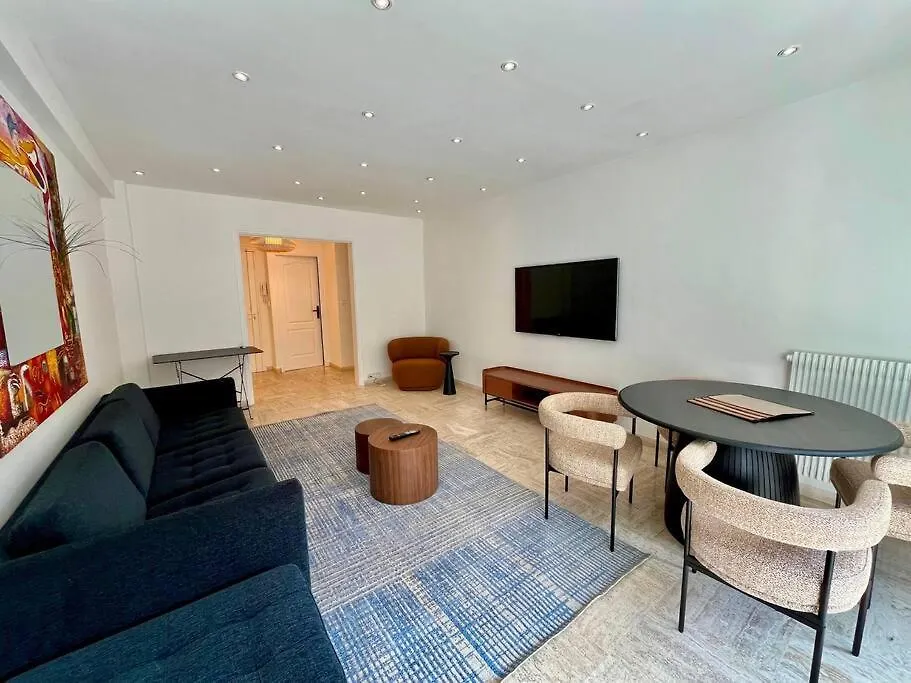 Viva Riviera Large 3 Bedrooms With Balcony location